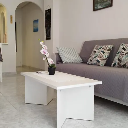 Apartment Cosy 50 Meters From The Beach, 2 Rooms, Air Conditioning, Wifi Torrevieja